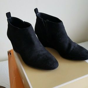 Size 9 womans bootys